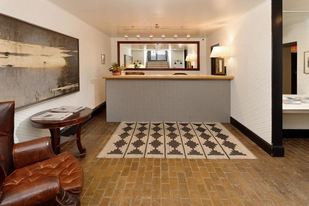 Independence Square 213, Spacious Hotel Room With 2 Queen Beds, Wet Bar, And Sitting Area Aspen Esterno foto