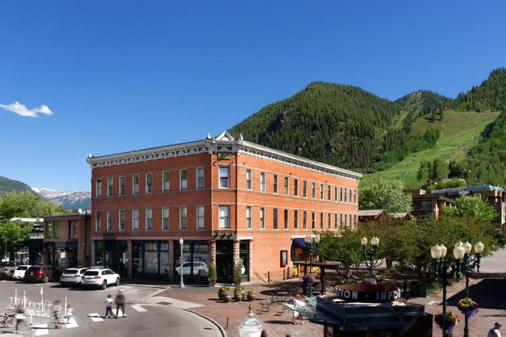 Independence Square 213, Spacious Hotel Room With 2 Queen Beds, Wet Bar, And Sitting Area Aspen Esterno foto