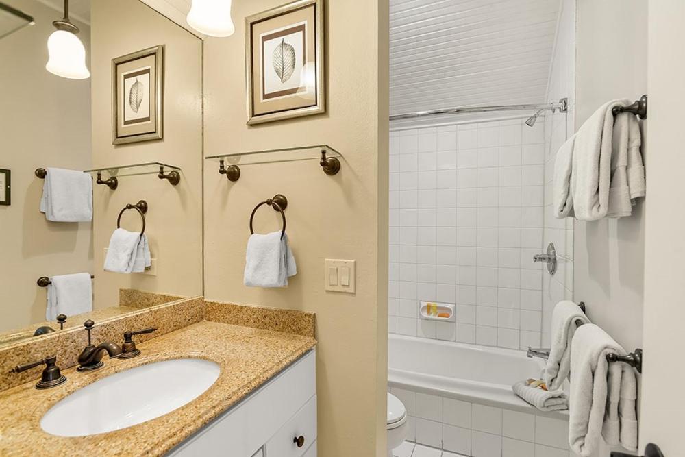 Independence Square 213, Spacious Hotel Room With 2 Queen Beds, Wet Bar, And Sitting Area Aspen Esterno foto