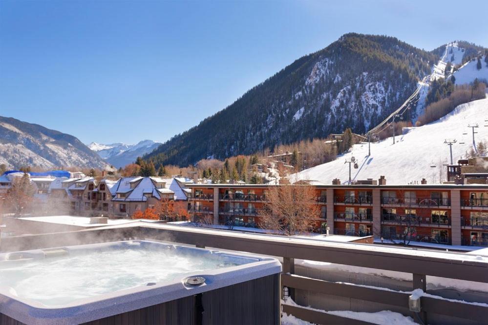 Independence Square 213, Spacious Hotel Room With 2 Queen Beds, Wet Bar, And Sitting Area Aspen Esterno foto