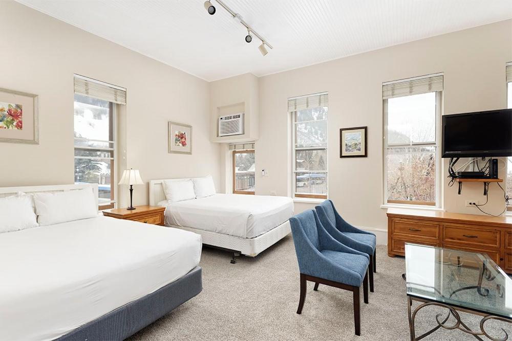 Independence Square 213, Spacious Hotel Room With 2 Queen Beds, Wet Bar, And Sitting Area Aspen Esterno foto